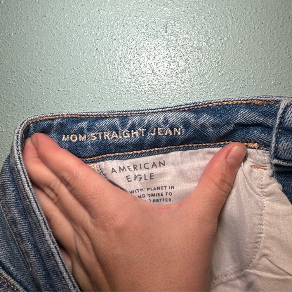 American Eagle Mom Straight Distressed Jeans | Size 4 Short - Picture 3 of 8